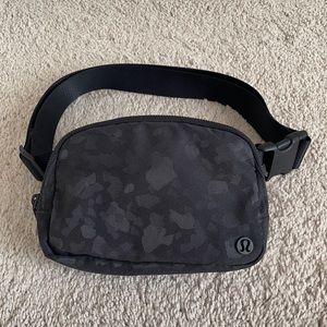 Lululemon Everywhere Belt Bag